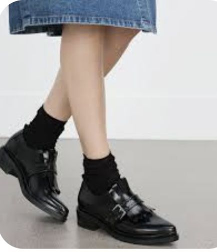 Très jolie derbies zara vernis à frange et boucles 