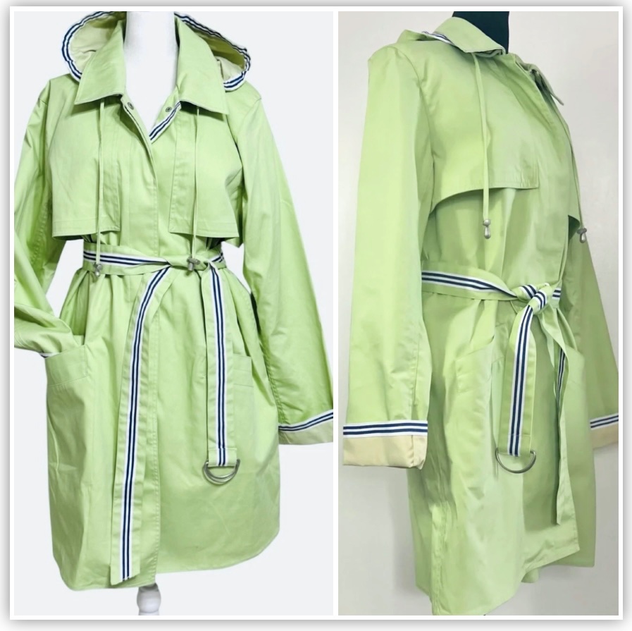 Trench-coat imperméable  à capuche chez Dennis by Dennis Basso.