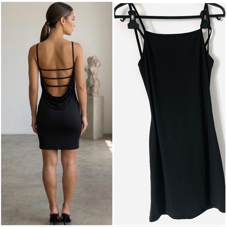 Robe moulante avec de fines bretelles spaghetti et un dos nu avec de fines lanières 
