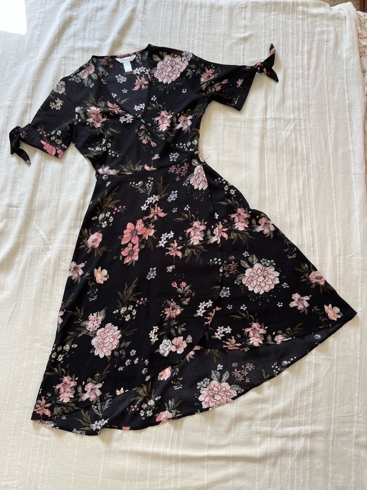 Robe croisee asymetrique neuuuuve🖤profitez des promos dabchy