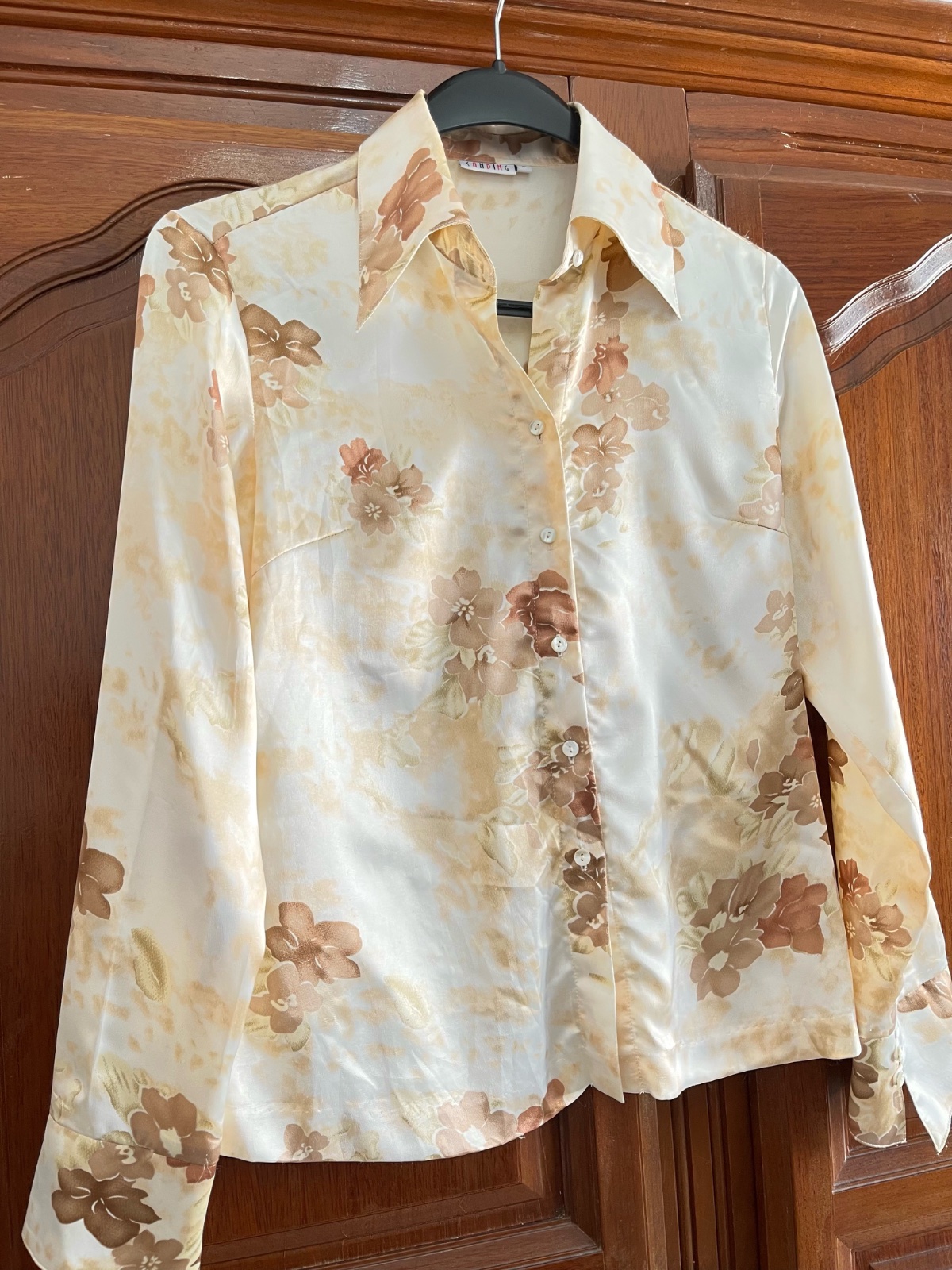 Chemise satinee🌼🤍🌻🤎profitez des promos dabchy