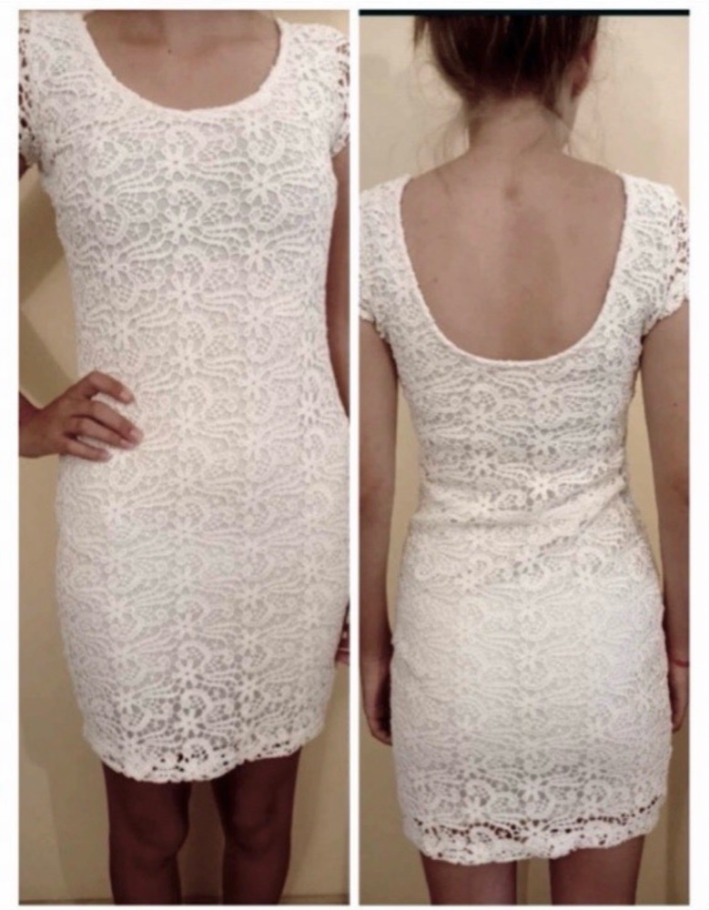 Robe ajustée Reserved. profitez de la remise Dabchy