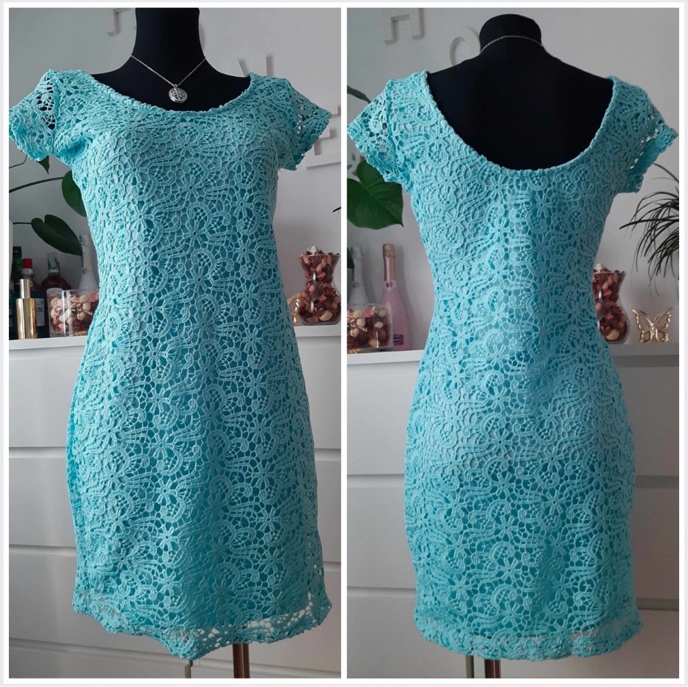 Robe ajustée Reserved. profitez de la remise Dabchy