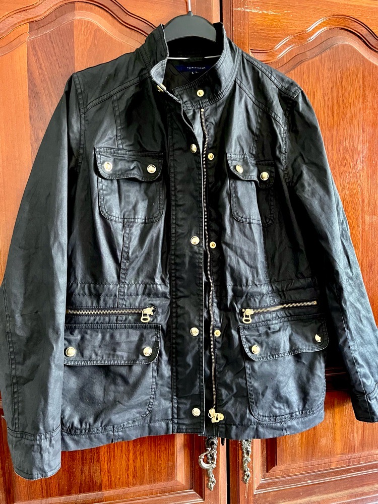 Tommy Hilfiger jacket💙🖤profitez des promos dabchy