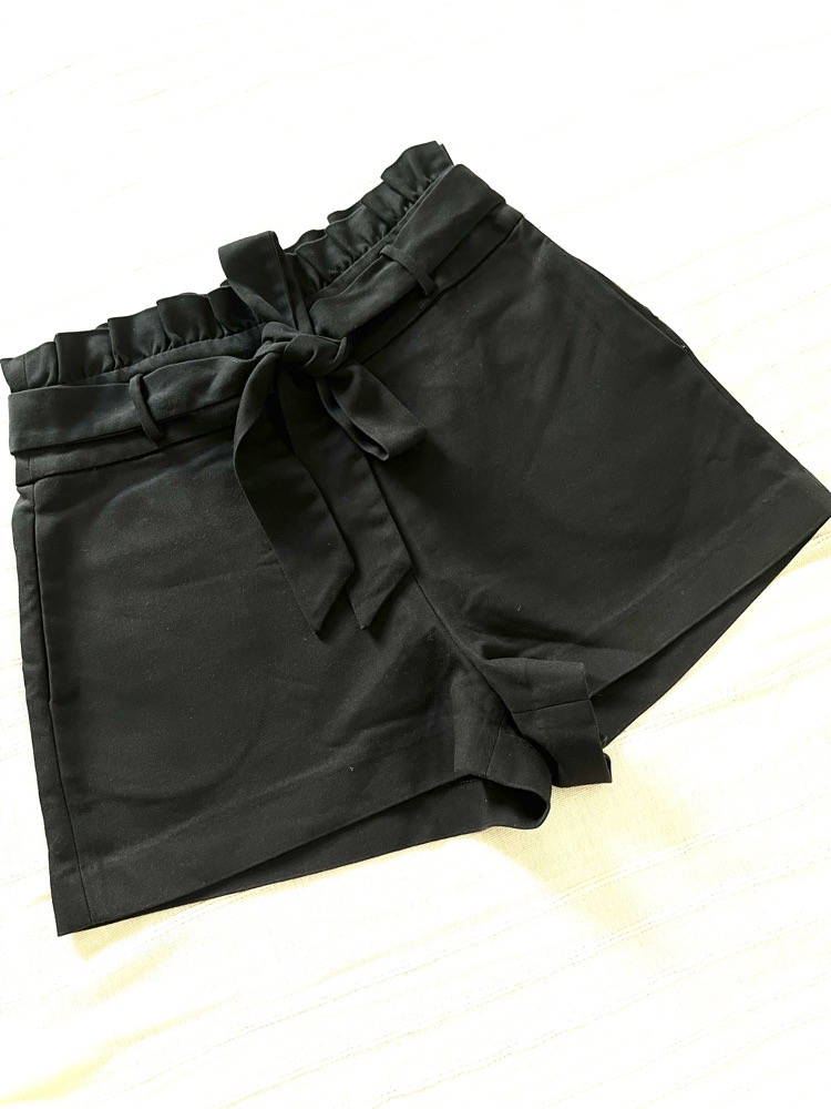 Short  a taille froncee et ceinture🖤profitez des promos dabchy