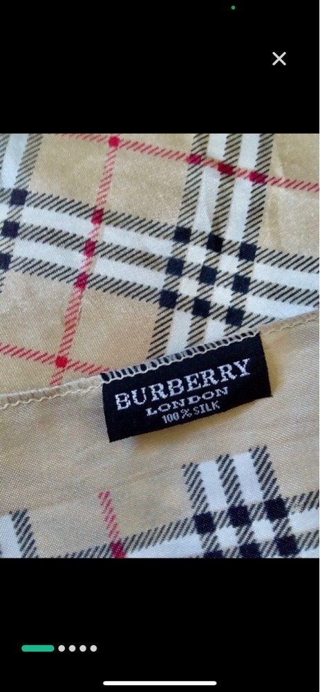 Carre en soie Burberry authentic💕profitez des promos dabchy💕