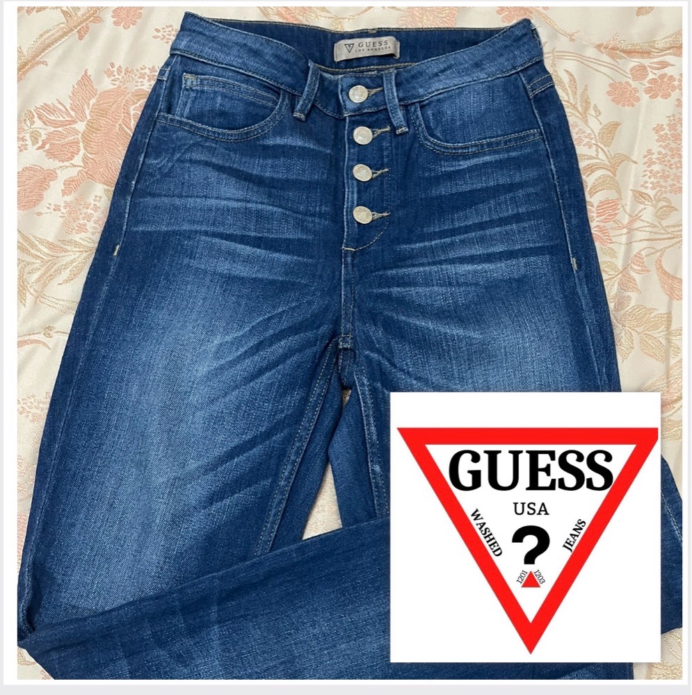Jean Guess coupe skinny boutons apparents état neuf🌸🌸profitez de la remise du mercredi