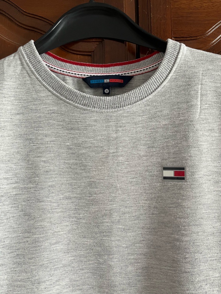 Sweat Tommy Hilfiger 💙profitez des promos dabchy