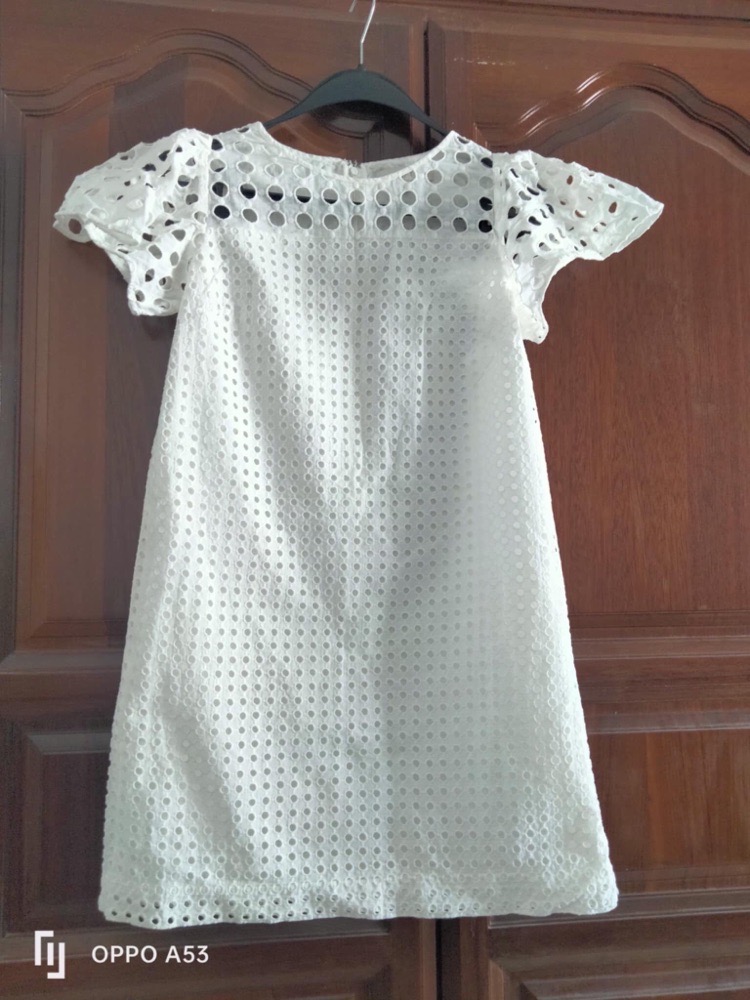 Magnifique robe en broderie anglaise toute neuve🌸🌸profitez des remises dabchy