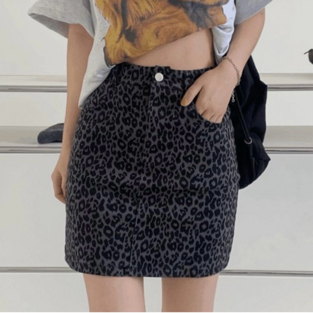 Mini jupe leopard neuuuve