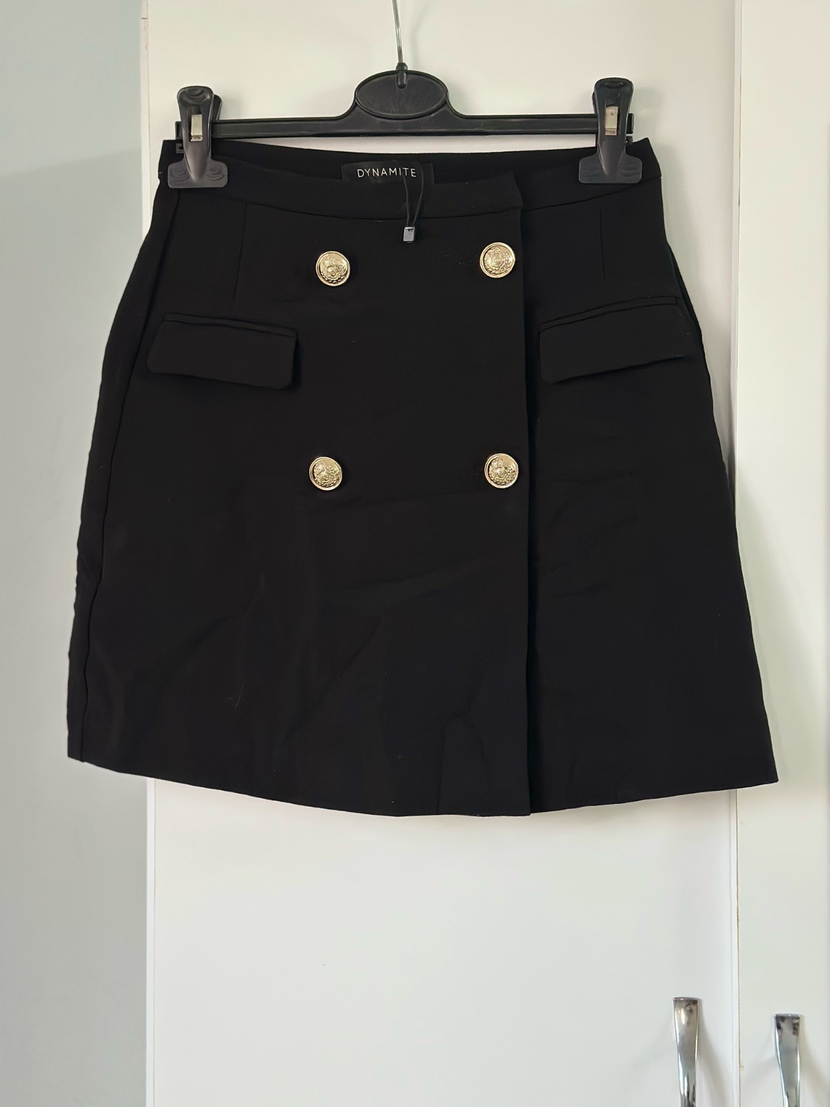 Jupe avec boutons dorés