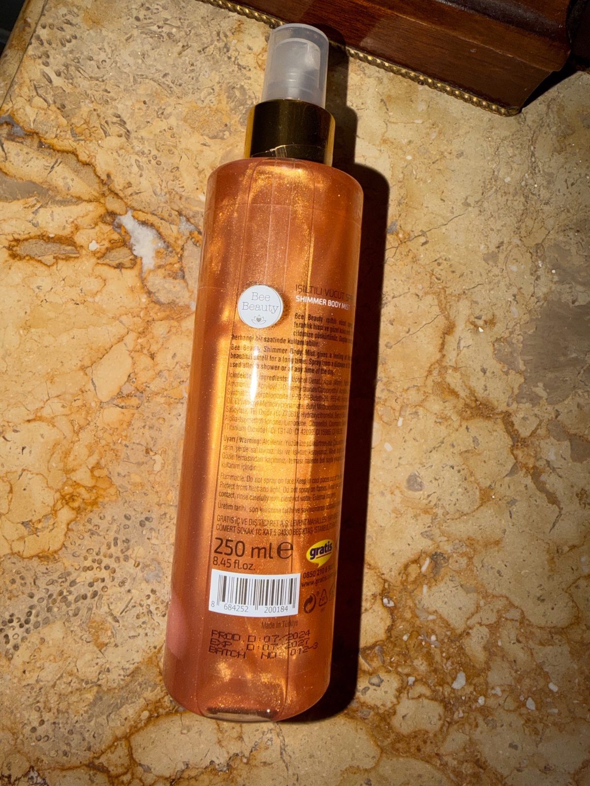 Shimmer body spray