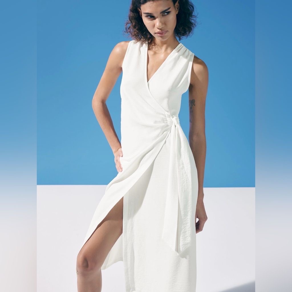 Une belle robe blanche de la marque zara en trés bonne etat