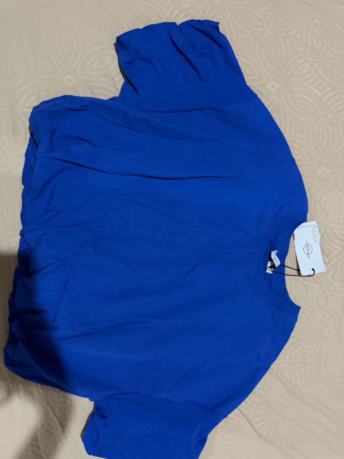Haut bleu taille avec etiquette taille L stradivaruis