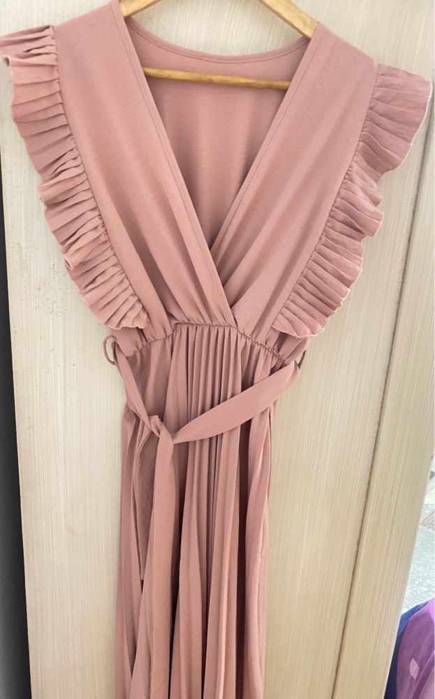 Robe plissé rose nude