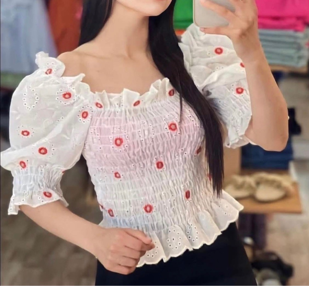 Pull en broderie anglaise neuf