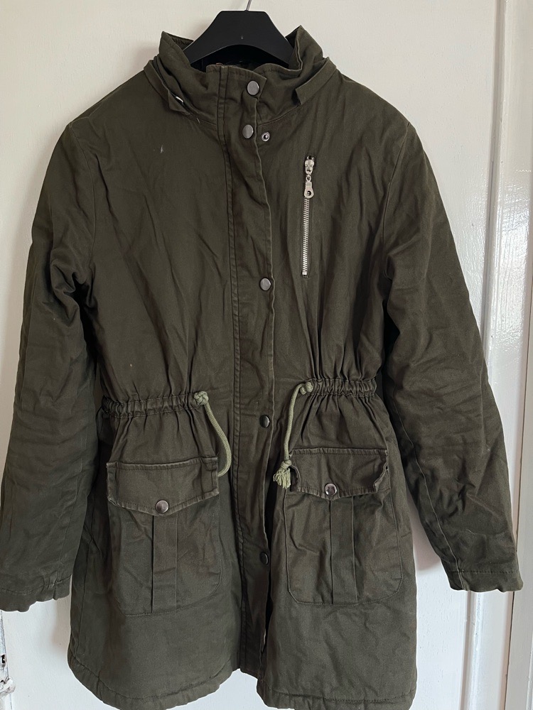 Manteau vert avec chapeau en promo❌❌❌