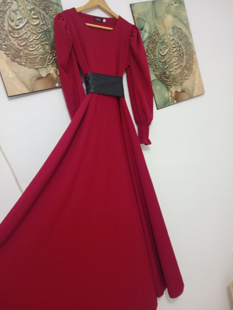 Robe rouge tres jolie lebnet 🥰
