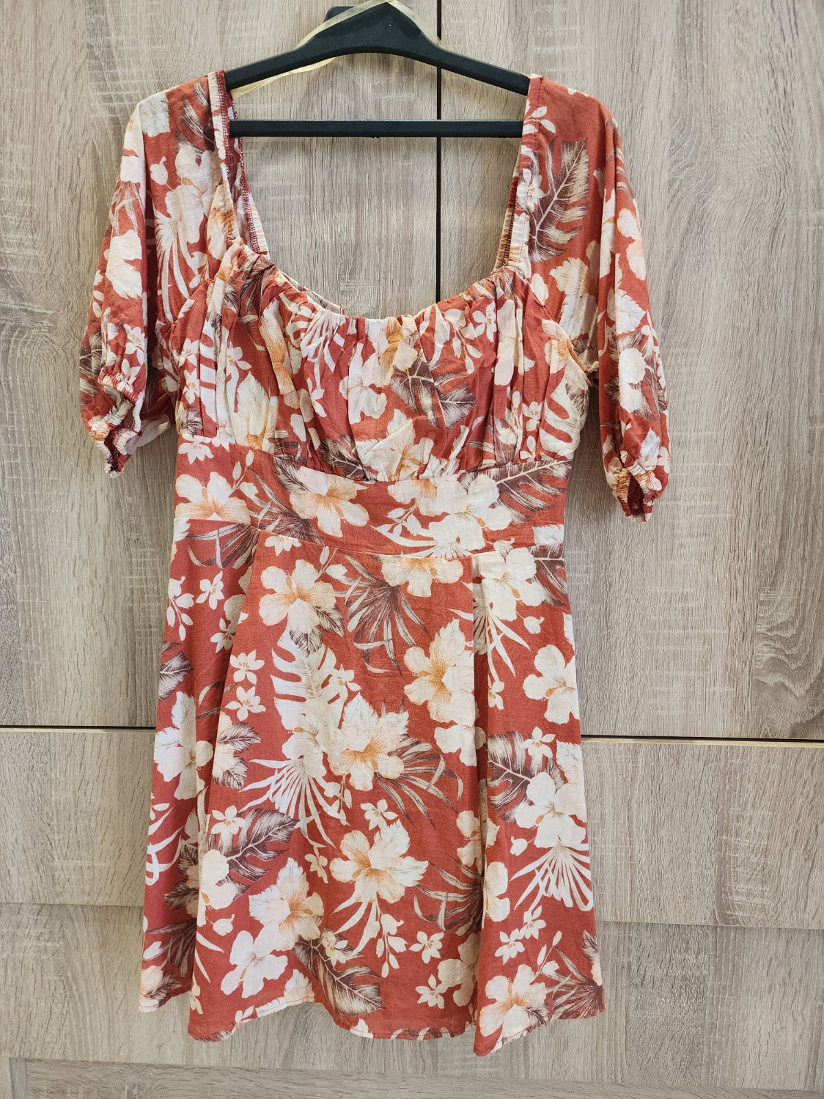Robe fleurie courte en lin