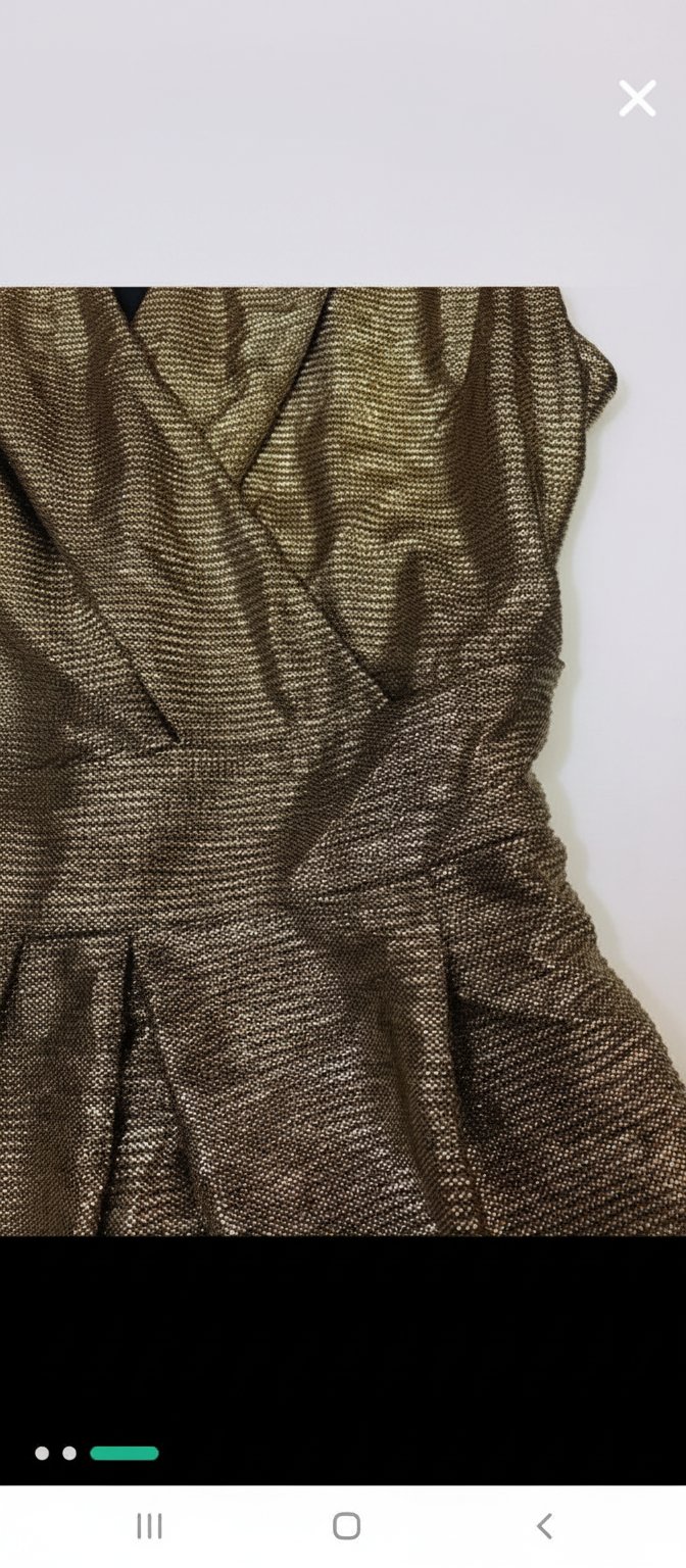 Robe dorée très chic 