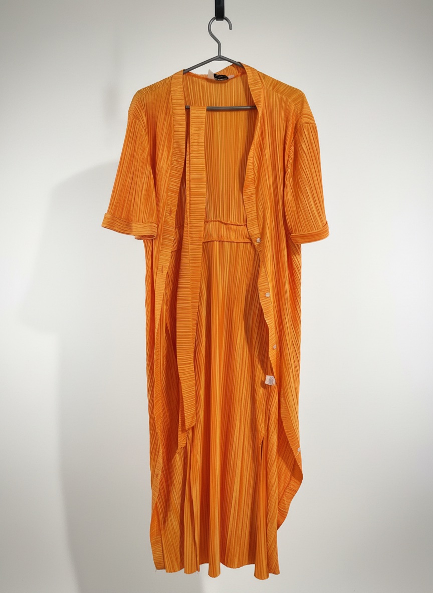 Une autre raison pour laquelle la robe chemise mi-longue ceinturée avec fentes latérales