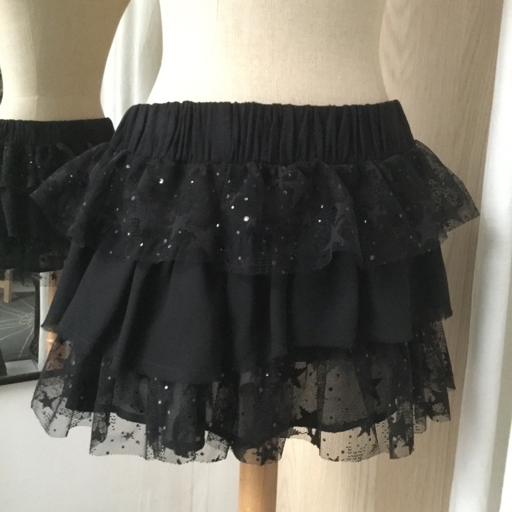 Mini jupe dentelle motifs étoiles
