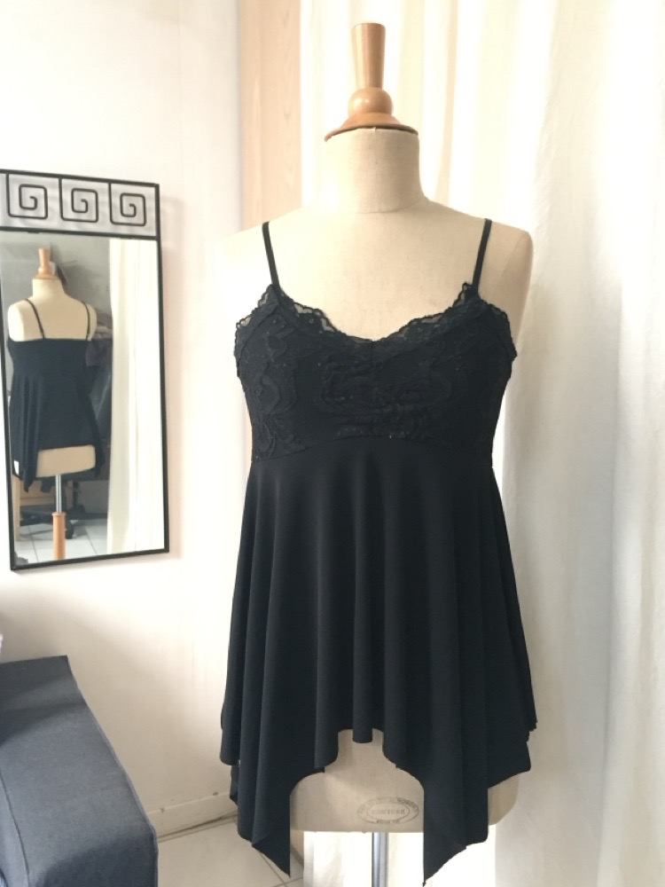 Top dentelle et sequin noir 