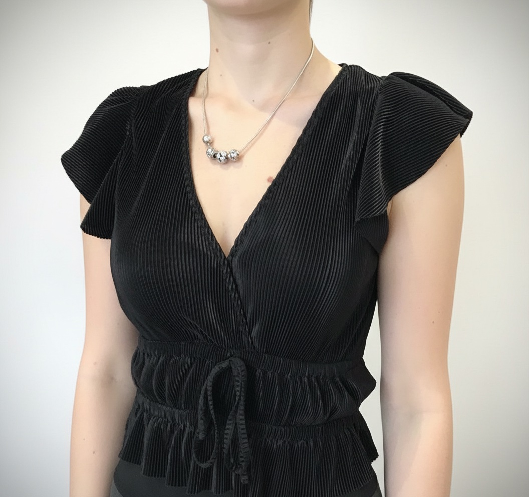 A black crop top Zara 