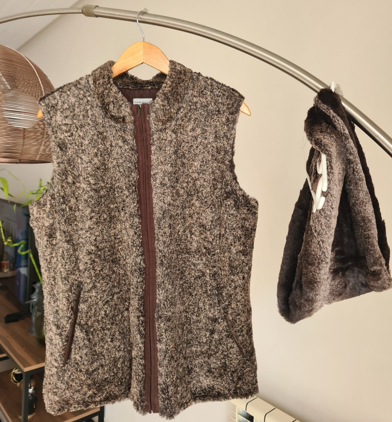 Gilet sans manche avec cache col cadeau 