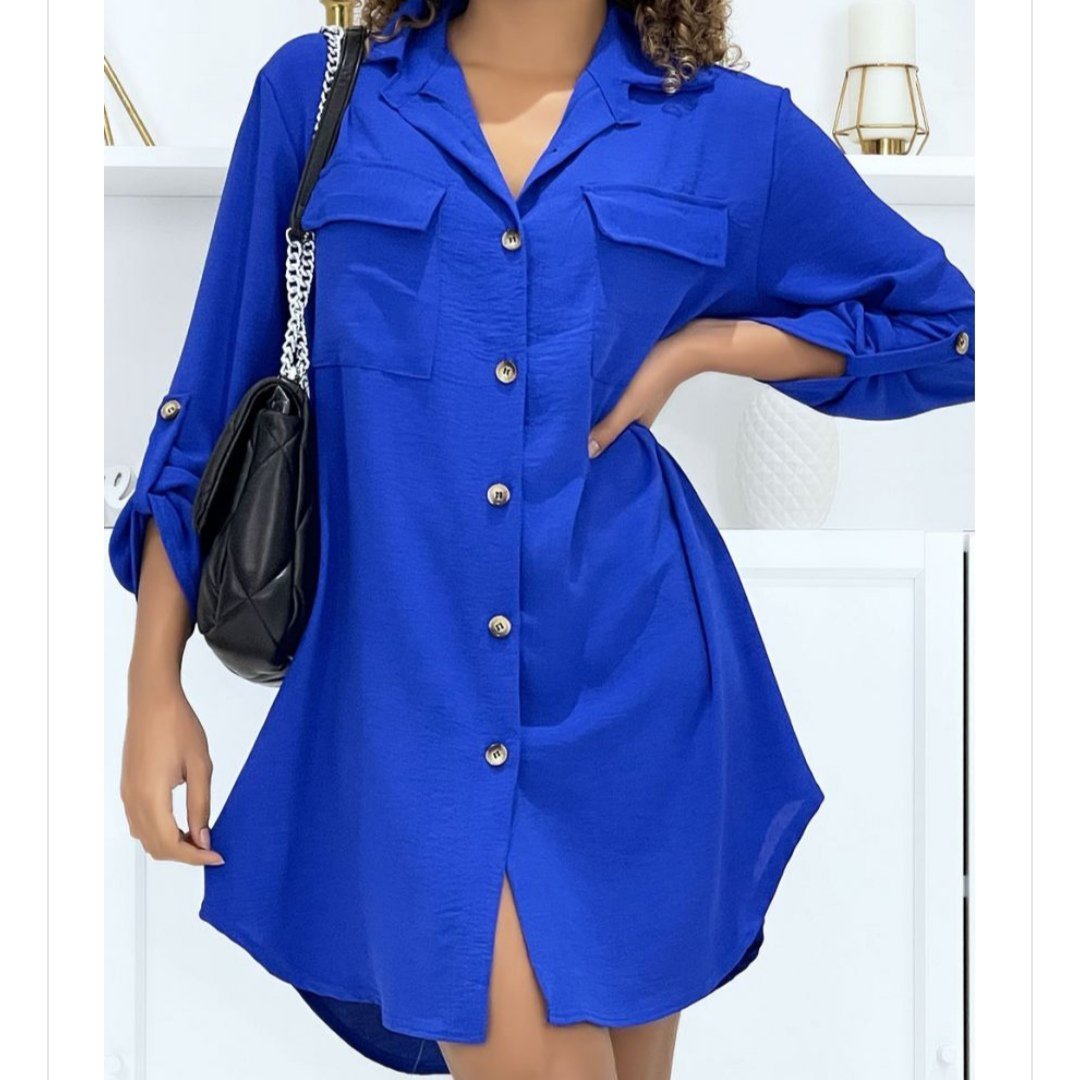 Une robe chemise 