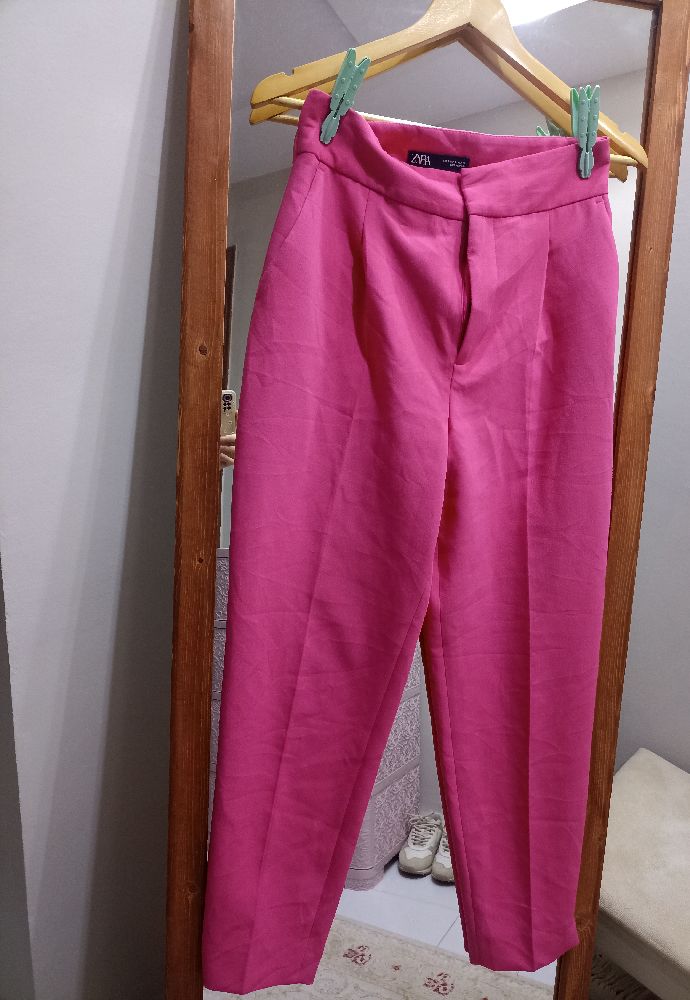 Joli pantalon "zara" taille haute en très bon état 