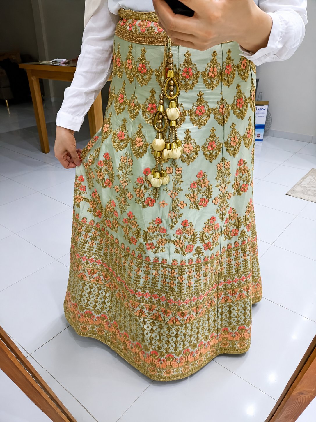 Une très belle jupe traditionnelle brodée (بالوقاف) 