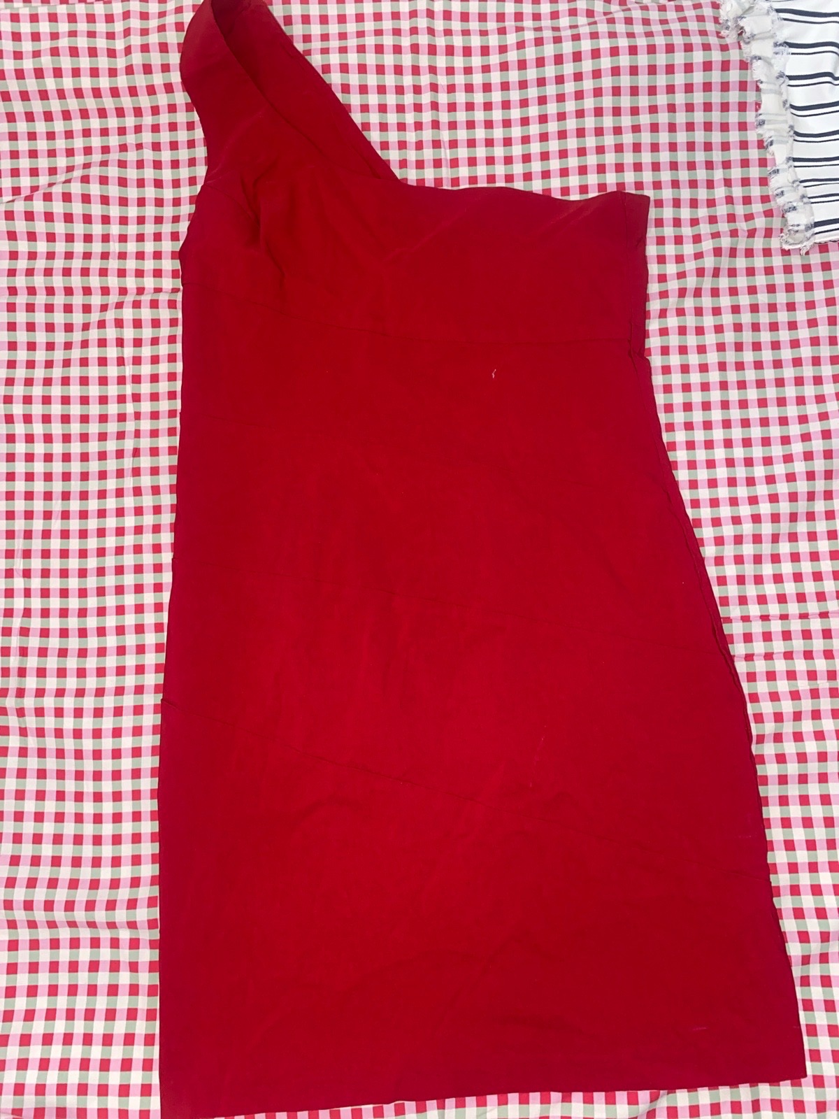Robe rouge sombre