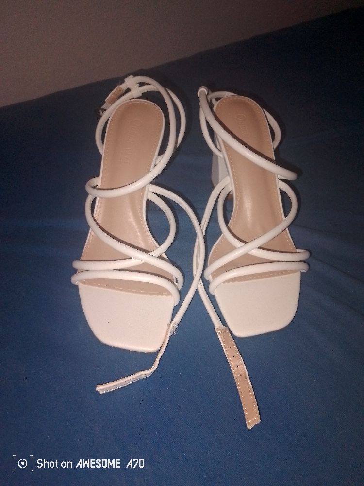 Un talon Blanc 