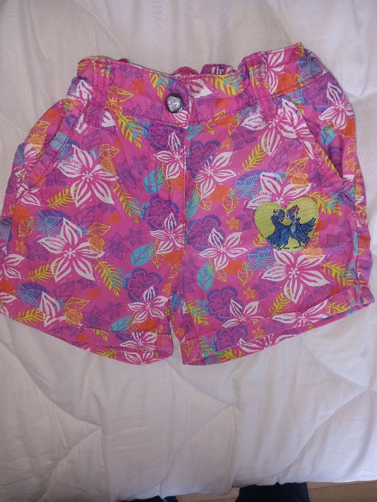 Short fille