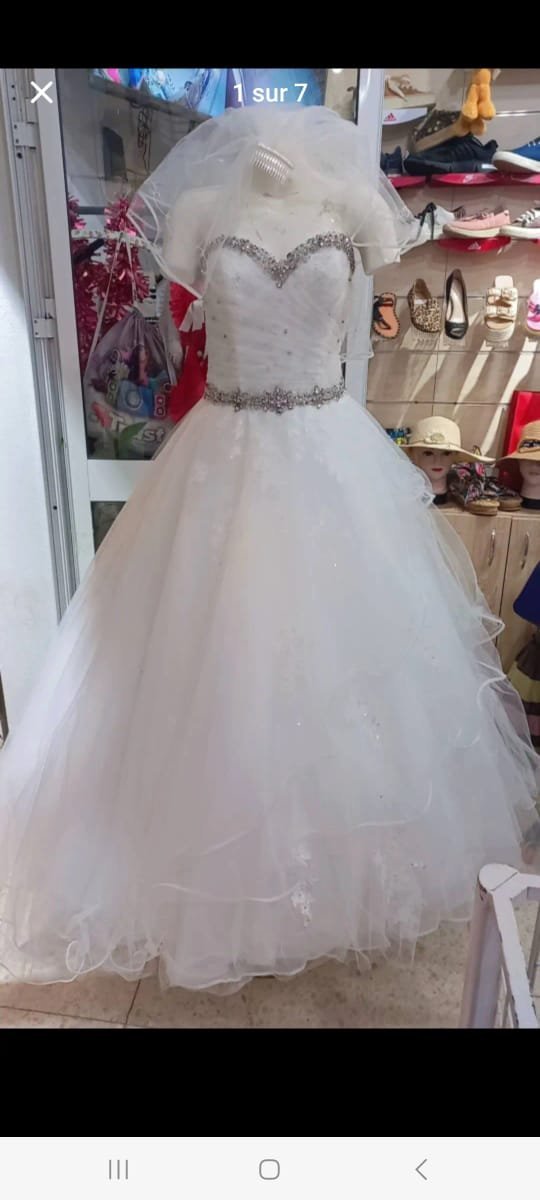 Robe de mariage tres chic blanc 