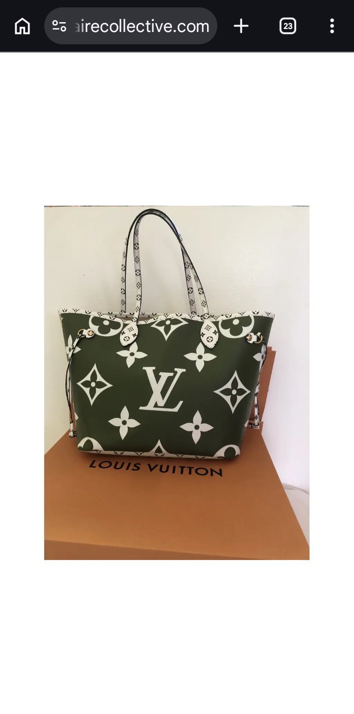 Sac à main de style cabas, très probablement un modèle Louis Vuitton portant le motif emblématique "Monogram Giant" en noir et blanc.