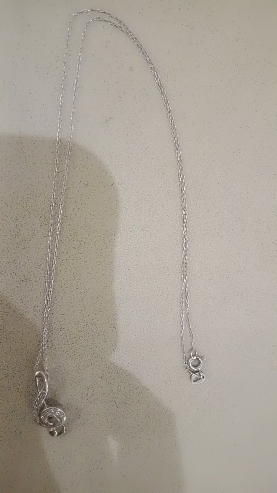 سلسلة فضة طويلة 