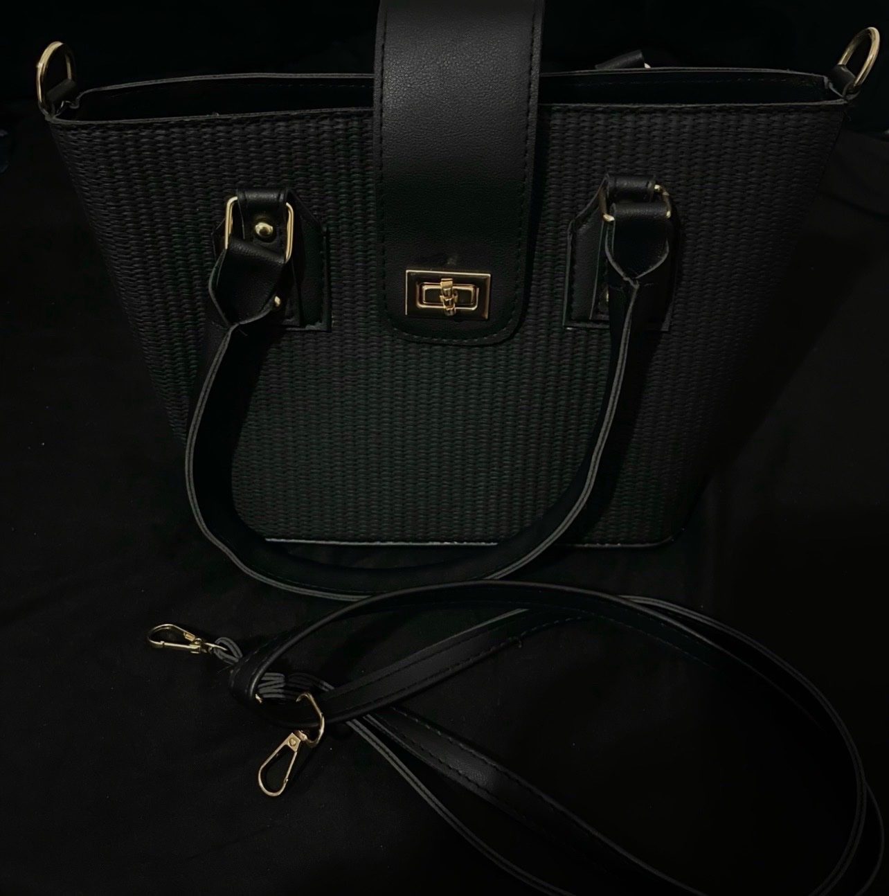 Sac noir avec bandoulière
