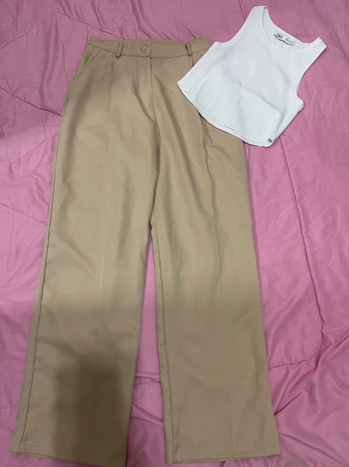 Pantalon beige avec pull blanc zara 