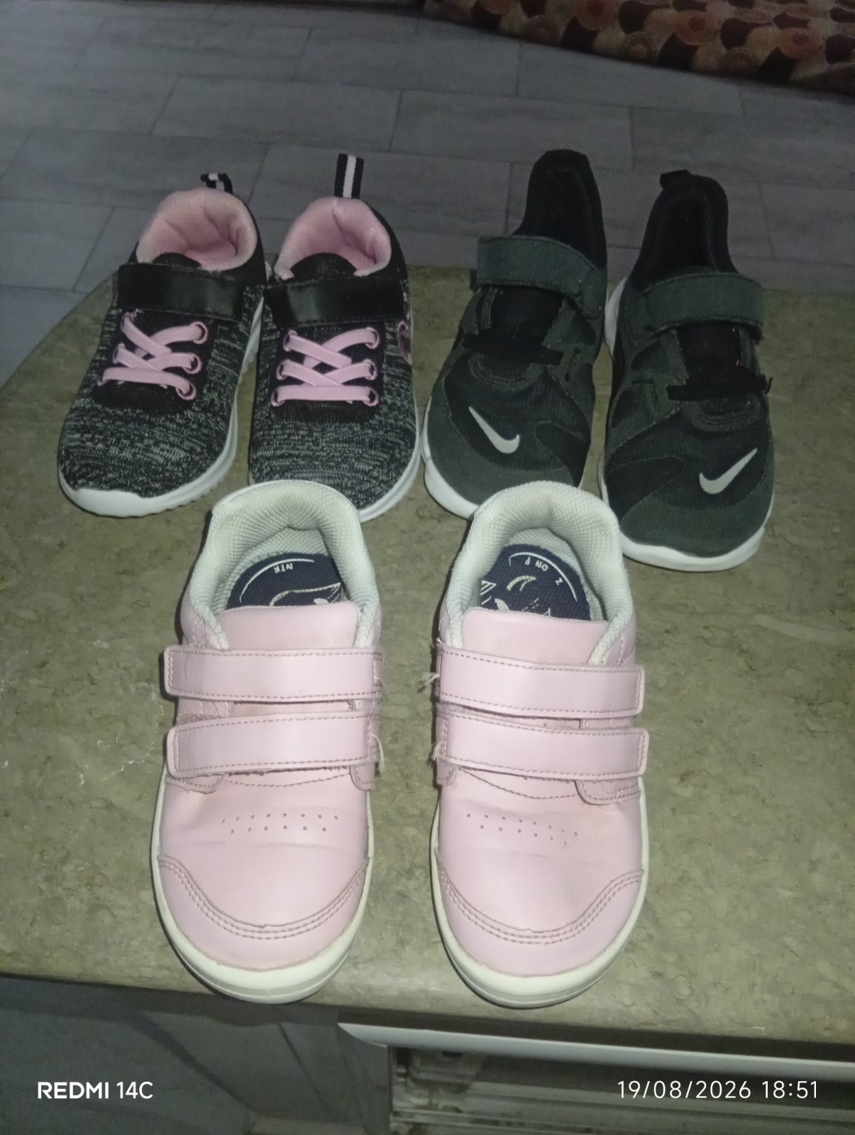 Trois paires de baskets en excellent état 