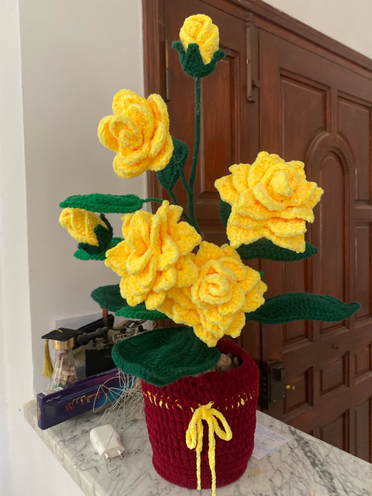 Vase de fleurs en crochet
