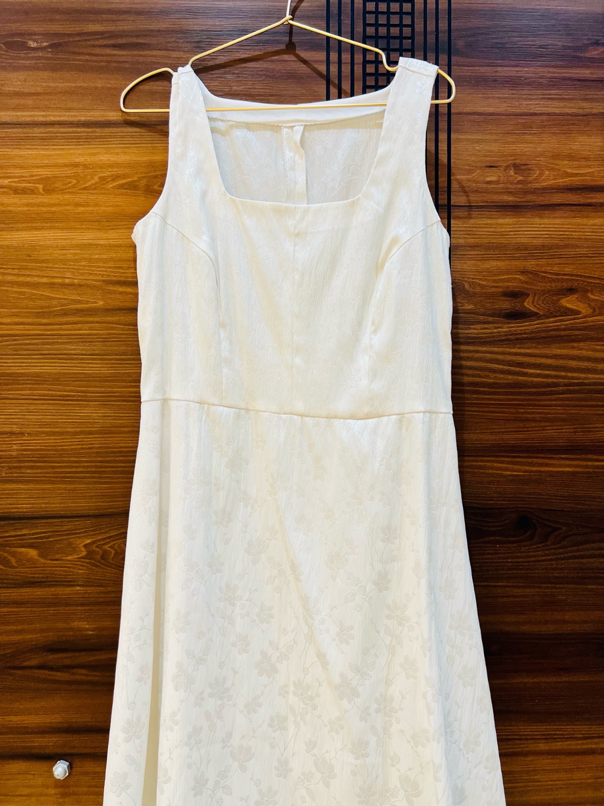 Mini robe de soirée blanche jamais portée et son sac à main 