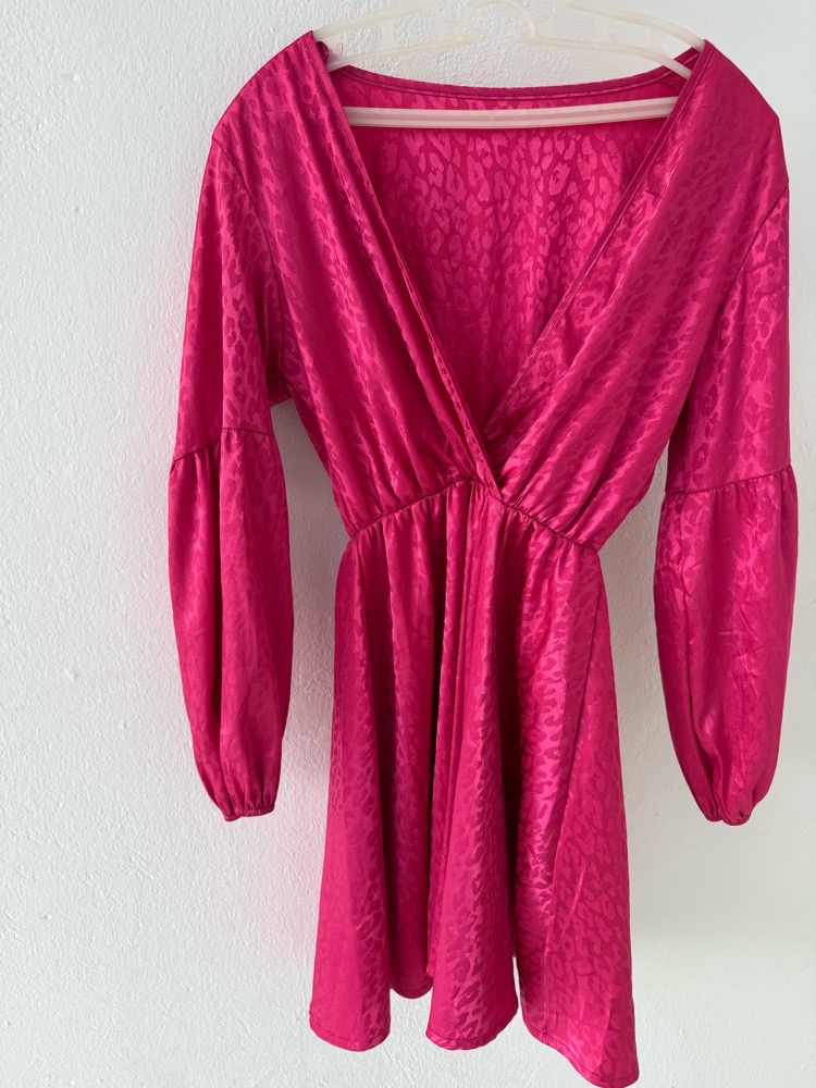 Robe rose fuchsia col V