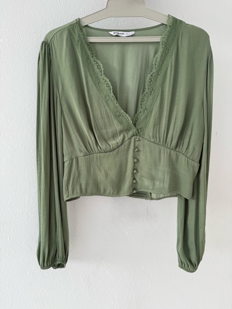 Chemise verte col V dentelle  Stradivarius