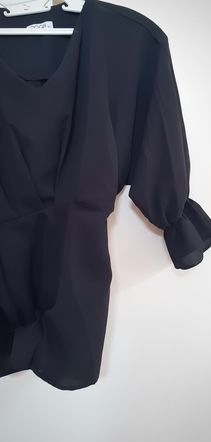 Chemise noire avec ceinture 