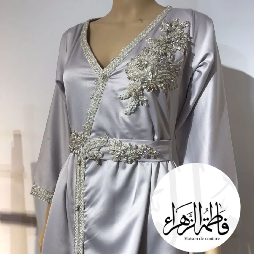Caftan de luxe brodé en cristal fait main