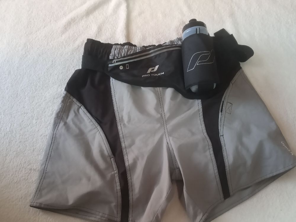 shorte à vélo T38/40 avec bouteille neuf