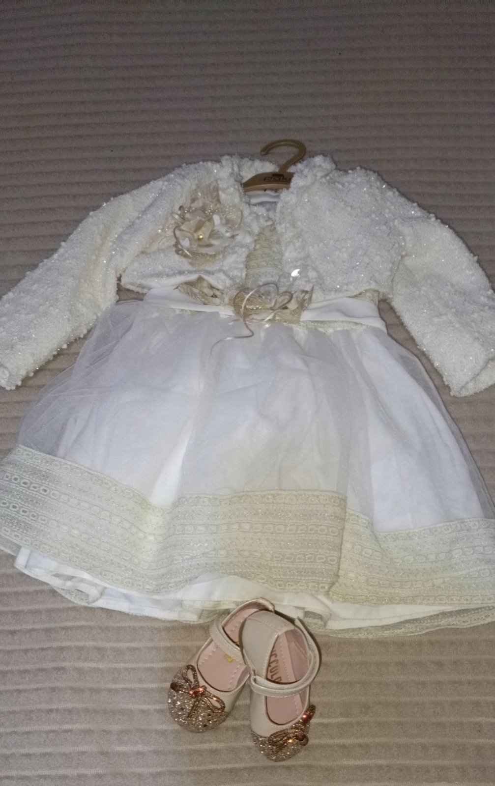 Une Robe avec bolèro et chasseur