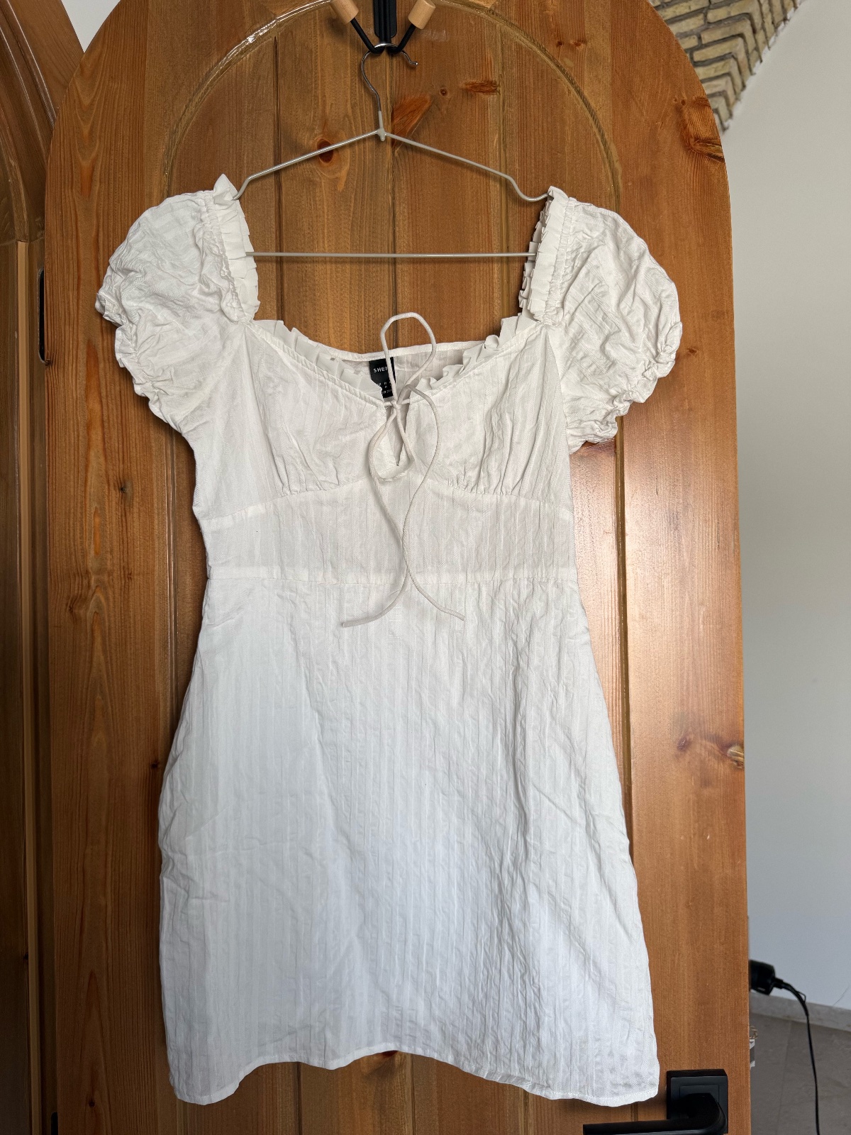 Une trés jolie robe blanche